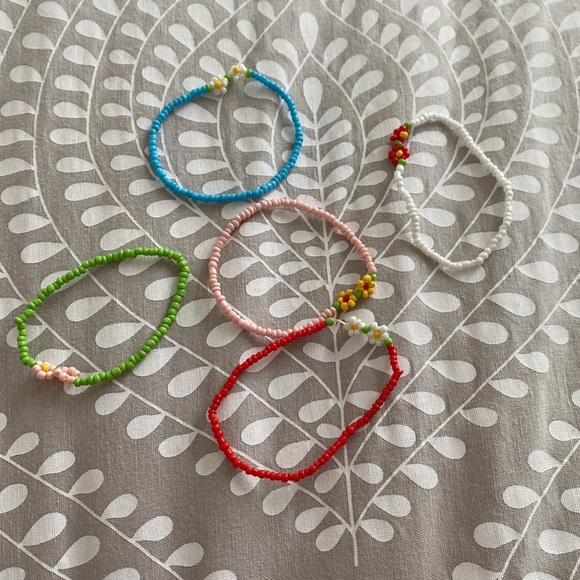 Cute and colorful bracelets (come in pack of 5) - Picture 4 of 4